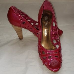 Two Lips Topez in Fuschia